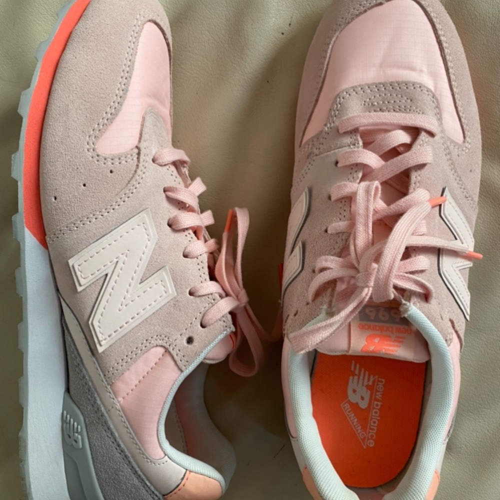 Women’s new balance sneakers size 9.5
